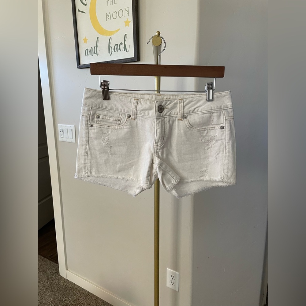 Y2K AE white jean shorts 🔥